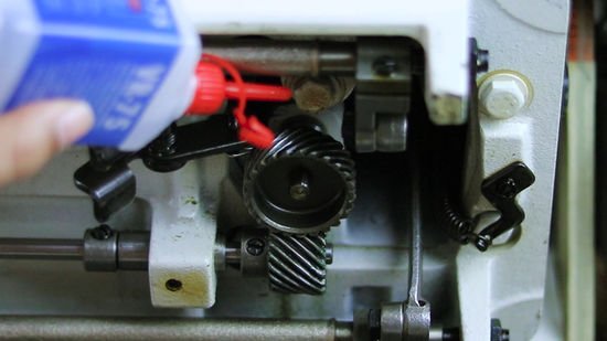  How to oil a new home sewing machine.